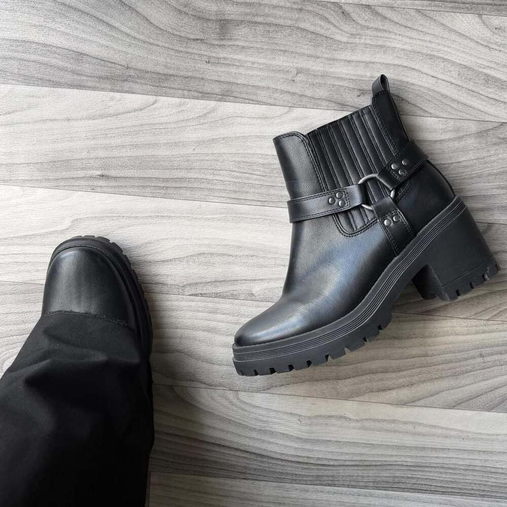 Sincerely Jules Dolphin Black Ankle Boots Size 7.5